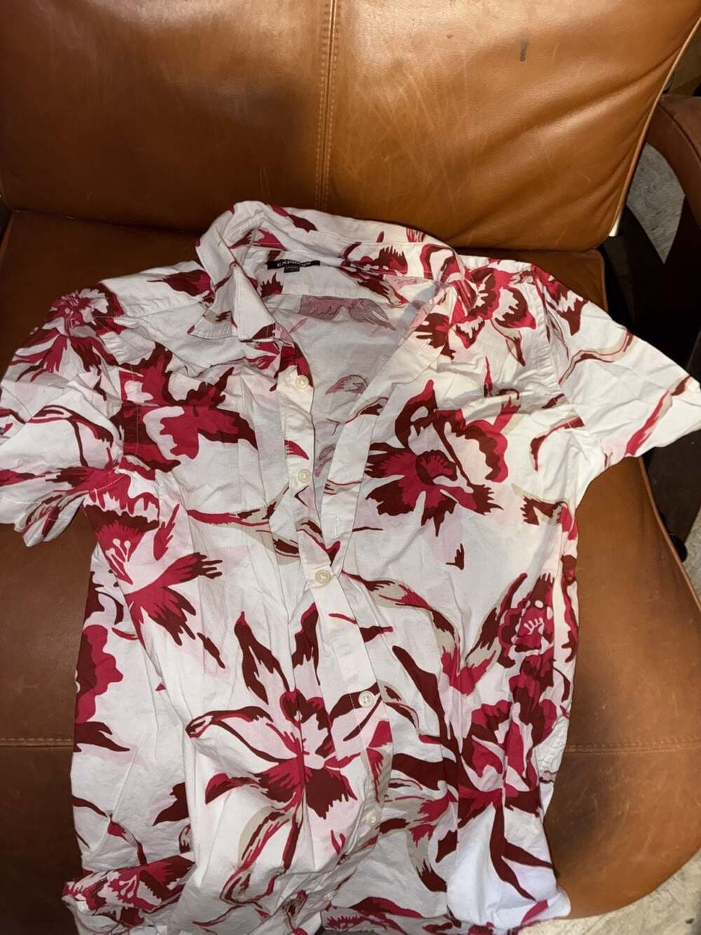 EXPRESS White and Red Floral Print Short Sleeve Button Up Shirt Size S